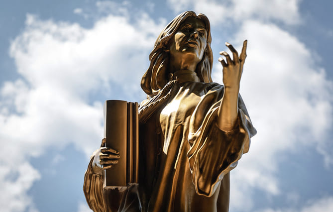 (75) La statue de Gisèle Halimi a pris place dans le 18e arrondissement de Paris
